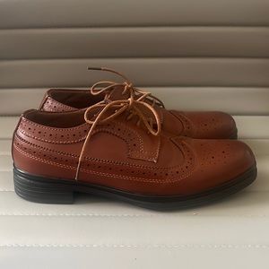 Youth boys size 4 1/2 M Deer Stags brown dress shoes.